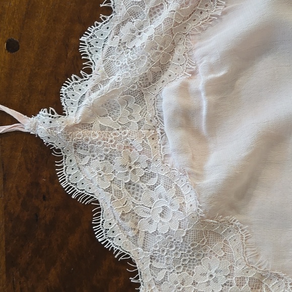 Abercrombie & Fitch Pale Pink Lace Cami Size Medium - Picture 2 of 7